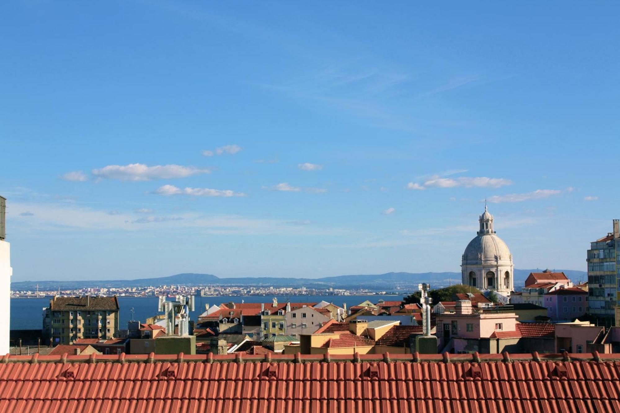 Sunny 3Bdr Apartment In Graca By Lovelystay Lisboa Eksteriør bilde